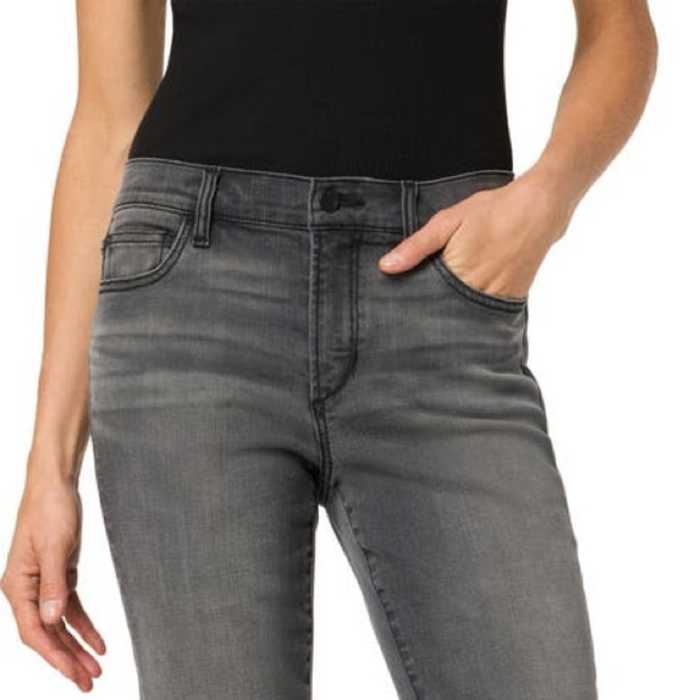 Joe’s Jeans Straight Ankle in “Kimora” Gray – Size 28
